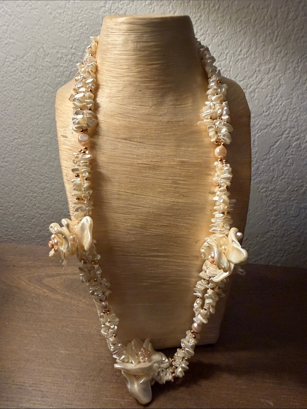 Pearl Shell Statement Necklace - Cream